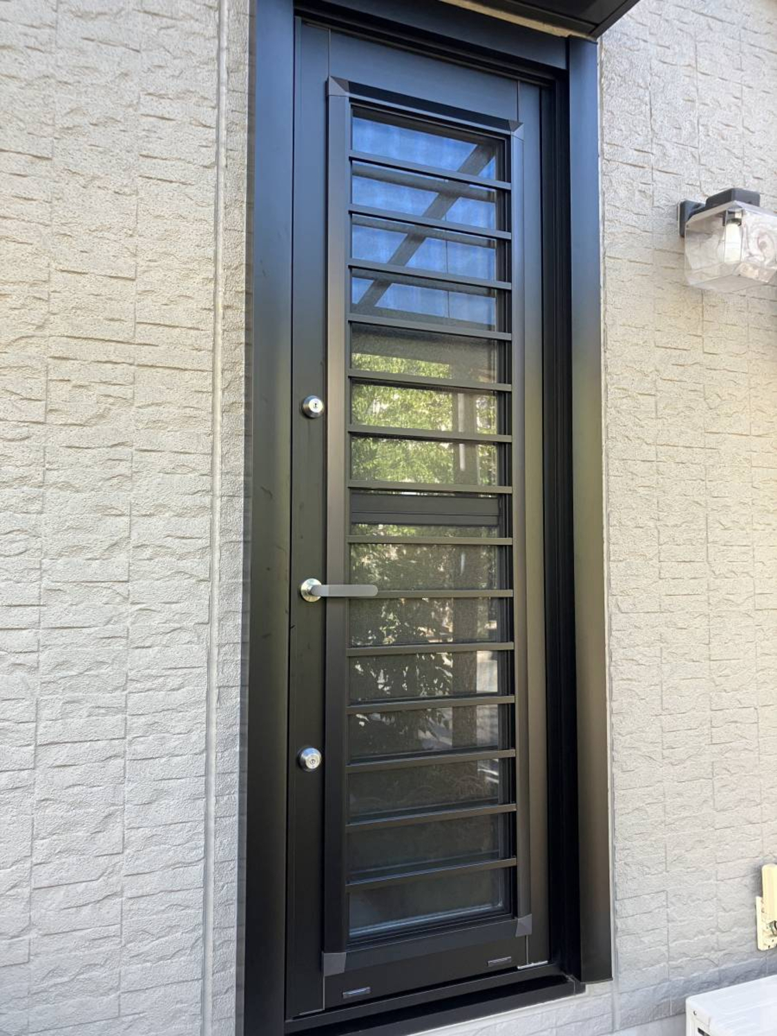 勝手口取替施工させていただきました