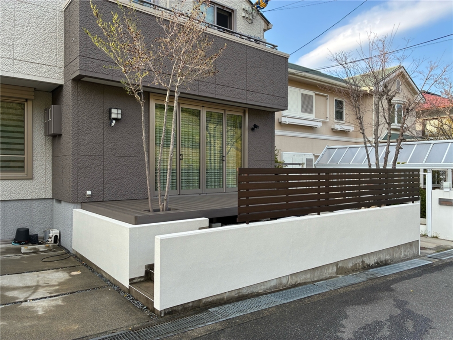 樹ら楽ステージ木彫で作成致しました